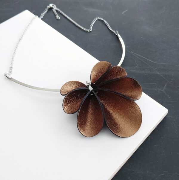 WIRE NACKLACE