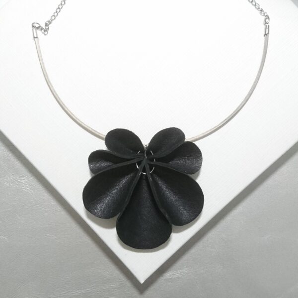 WIRE NECKLACE